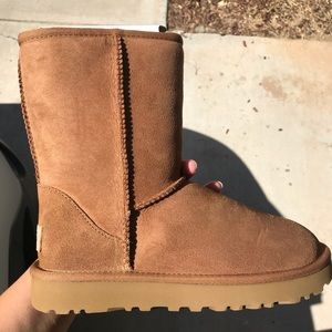 UGG Classic Short II